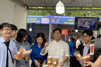 Thanh niên livestream hỗ trợ bán hàng Việt, phấn đấu chốt 80 tỷ đồng doanh thu