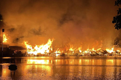 Cháy dữ dội tại khu nhà ven kênh Tàu Hũ, thiệt hại lớn về tài sản