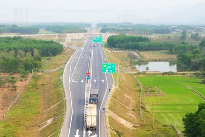 Cấm xe lớn trên cao tốc Cam Lộ - La Sơn: Tìm phương án hài hoà