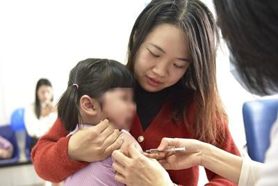 Hà Nội phấn đấu tiêm đủ 8 vaccine cho trẻ dưới 1 tuổi