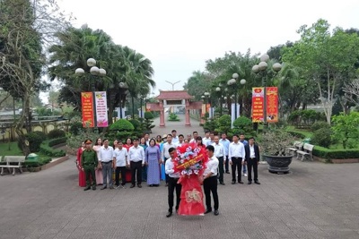 Đông đảo người dân, du khách dâng hương tri ân Tổng Bí thư Trần Phú