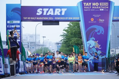 Giải bán marathon lớn nhất Việt Nam chính thức khởi tranh tại Hà Nội