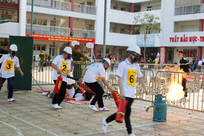 Quận Ba Đình: thi nghiệp vụ chữa cháy của tổ liên gia an toàn PCCC