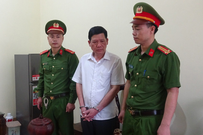  Bắc Giang: bắt tạm giam Chủ tịch UBND thị trấn An Châu