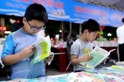 Ngày Sách và Văn hóa đọc Việt Nam: tặng sách hay, mua sách thật