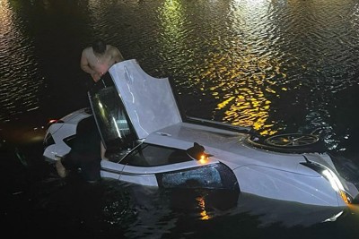 Hải Dương: xe ô tô mất lái lao xuống sông, tài xế tử vong