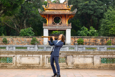 Nghệ sĩ Kenny G giới thiệu Thủ đô Hà Nội đẹp thế nào qua tiếng kèn saxophone?