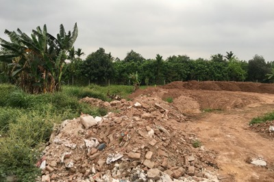 Huyện Phúc Thọ: bãi tập kết phế thải trên đất nông nghiệp tại xã Thanh Đa