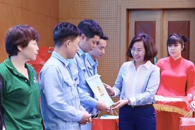 Quận Thanh Xuân tôn vinh các công nhân, lao động tiêu biểu