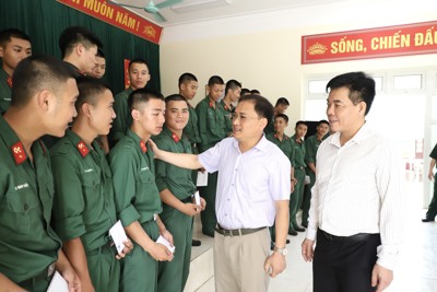 Lãnh đạo huyện Thường Tín thăm, động viên tân binh tại các đơn vị quân đội