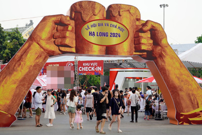 Quảng Ninh: lễ hội bia, chả mực miễn phí tại công viên Đại Dương