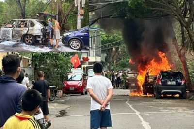 Xe ô tô bốc cháy dữ dội ở Hà Đông