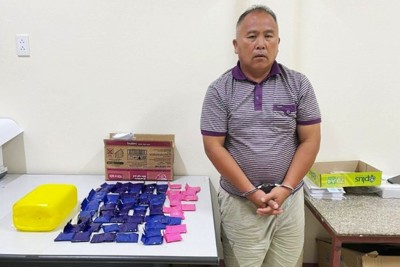 Bắt đối tượng giấu ma túy trong can nhựa rồi xách về Việt Nam bán