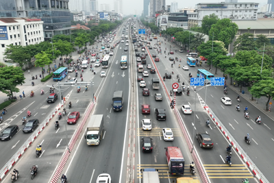 Giao thông thuận lợi trong ngày đầu cầu vượt Mai Dịch thông xe