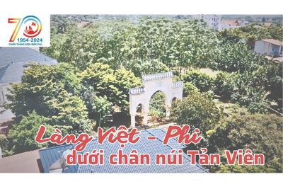 Làng Việt - Phi dưới chân núi Tản Viên