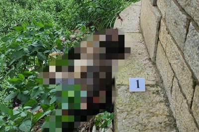 Truy tìm danh tính 1 nam giới chết khô dưới chân cầu Long Biên