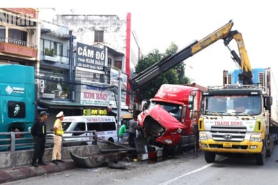 Đồng Nai: xe container đâm vào hầm chui ngã ba Vũng Tàu