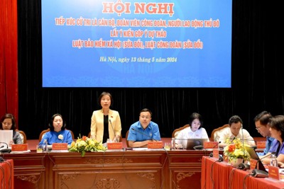 Đại biểu Quốc hội Thành phố Hà Nội lắng nghe ý kiến của người lao động