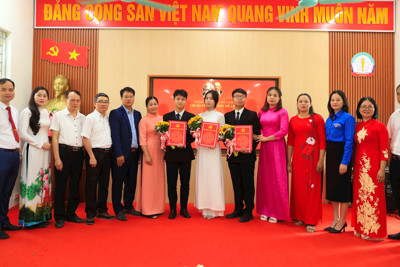 Kết nạp Đảng 6 học sinh ưu tú của huyện Mê Linh