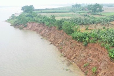 Hà Nội: nguyên nhân sạt lở bãi bồi trên sông Hồng đoạn qua huyện Ba Vì