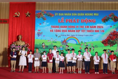 Quận Hoàng Mai tặng 603 suất quà cho trẻ em có hoàn cảnh đặc biệt