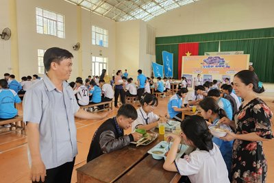 Cần Thơ: 3.000 suất cơm miễn phí cho học sinh ôn thi tốt nghiệp