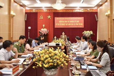 Thứ trưởng Bộ GD&ĐT kiểm tra chuẩn bị thi tốt nghiệp THPT tại tỉnh Yên Bái