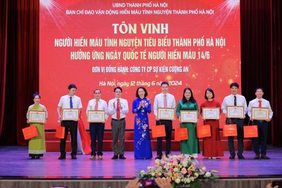 Hà Nội tôn vinh nhiều người hiến máu tiêu biểu