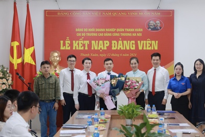 Quận Thanh Xuân: học viên khối trường dân lập đầu tiên được kết nạp Đảng