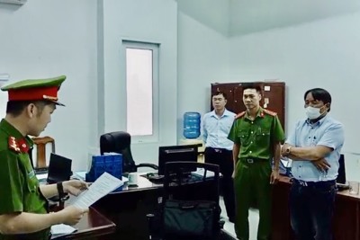 Sóc Trăng: bắt nguyên Giám đốc chi nhánh Văn phòng đăng ký đất đai