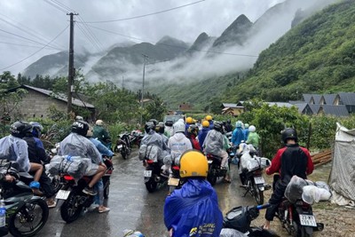 Giao thông mùa mưa lũ: ưu tiên sự an toàn