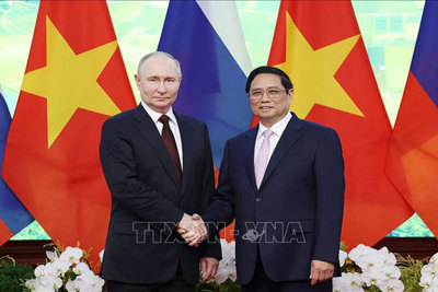 Thủ tướng Chính phủ Phạm Minh Chính hội kiến Tổng thống Nga Vladimir Putin