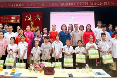 Huyện Thanh Trì: biểu dương 17 cặp “mẹ đỡ đầu-con mồ côi vượt khó vươn lên”