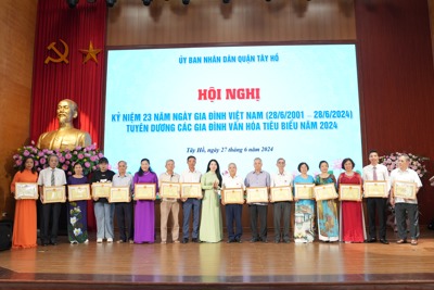 Tây Hồ tôn vinh 64 gia đình “Văn hoá tiêu biểu”