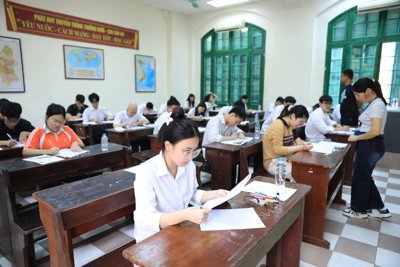 Hơn 1 triệu thí sinh hoàn thành môn thi đầu tiên kỳ thi tốt nghiệp THPT