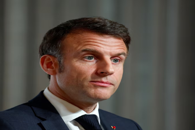 Ông Macron rơi vào thế khó trước thềm bầu cử 