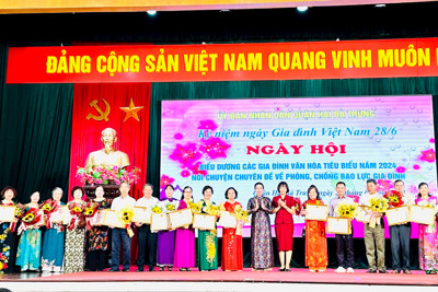 Quận Hai Bà Trưng: hơn 92% hộ đăng ký đạt Gia đình văn hóa  