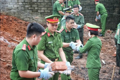 Công an tỉnh Bắc Giang nỗ lực xóa nhà tạm, nhà dột nát cho người dân