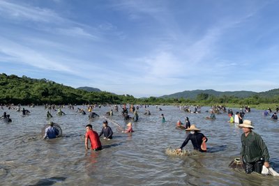 Hà Tĩnh: độc đáo và ấn tượng lễ hội đánh cá Vực Rào