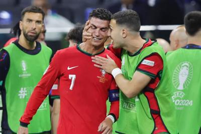 Cristiano Ronaldo tiết lộ về tương lai sau trận đấu với Slovenia