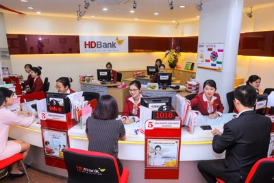 Chốt tiền chia cổ tức hấp dẫn, cổ phiếu HDBank tăng mạnh, thanh khoản kỷ lục