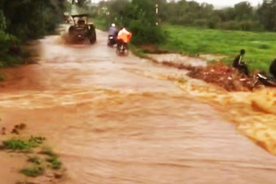 Đắk Lắk: nước lũ cuốn trôi chủ tịch Hội nông dân xã