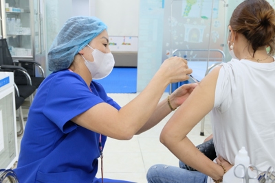 Huyện Sóc Sơn: người dân đi tiêm vaccine phòng bệnh bạch hầu tăng vọt