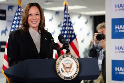 Bà Kamala Harris dẫn trước ông Donald Trump trong thăm dò mới