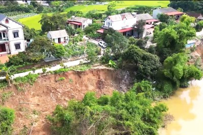 Bắc Giang công bố tình huống khẩn cấp sự cố sạt lở bờ sông Thương