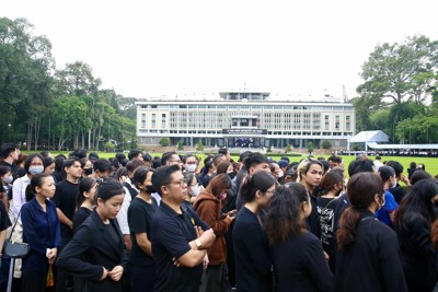 Người dân nghẹn ngào tiễn biệt Tổng Bí thư Nguyễn Phú Trọng 