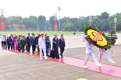 Lãnh đạo Thành phố Hà Nội vào Lăng viếng Chủ tịch Hồ Chí Minh