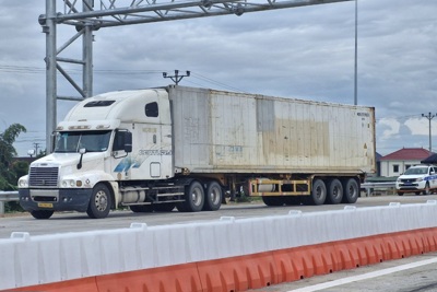 Cao tốc Diễn Châu- Bãi Vọt: xe tải trọng nặng “vượt” biển cấm lưu thông