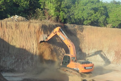 Khai thác đất lậu tại xã Tân Lập: chính quyền lúng túng, dư luận bất bình