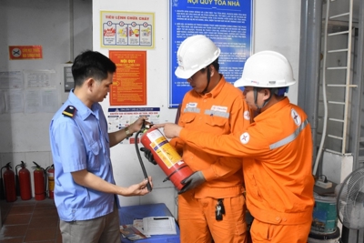 EVNNPC triển khai chương trình hành động đảm bảo an toàn điện